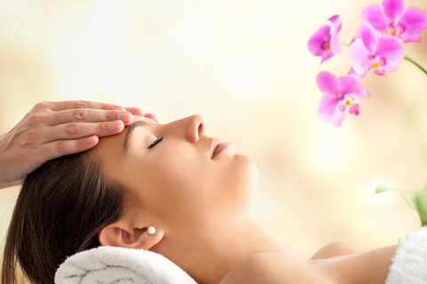 Ontspannende gezichtsmassa Ontspannende gezichtsmassage
